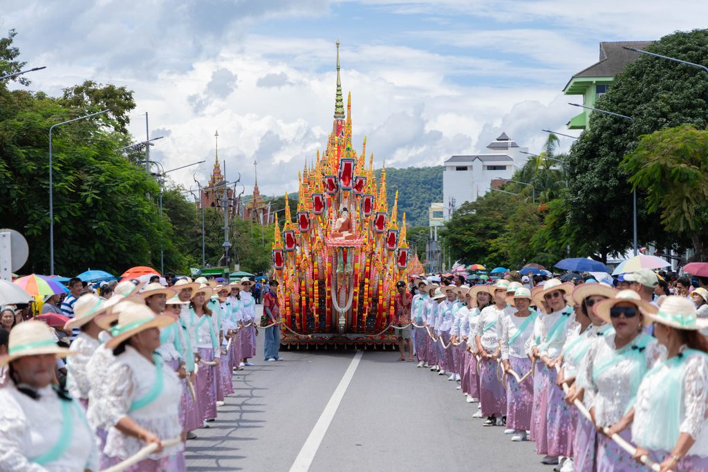 คณะครุศาสตร์ฯ ร่วมเดินขบวนสืบสานประเพณีลากพระและตักบาตรเทโว ประจำปี 2569เสริมสร้างความสัมพันธ์อันดีระหว่างมหาวิทยาลัย วัด และชุมชน - มทร.ศรีวิชัย (RMUTSV)