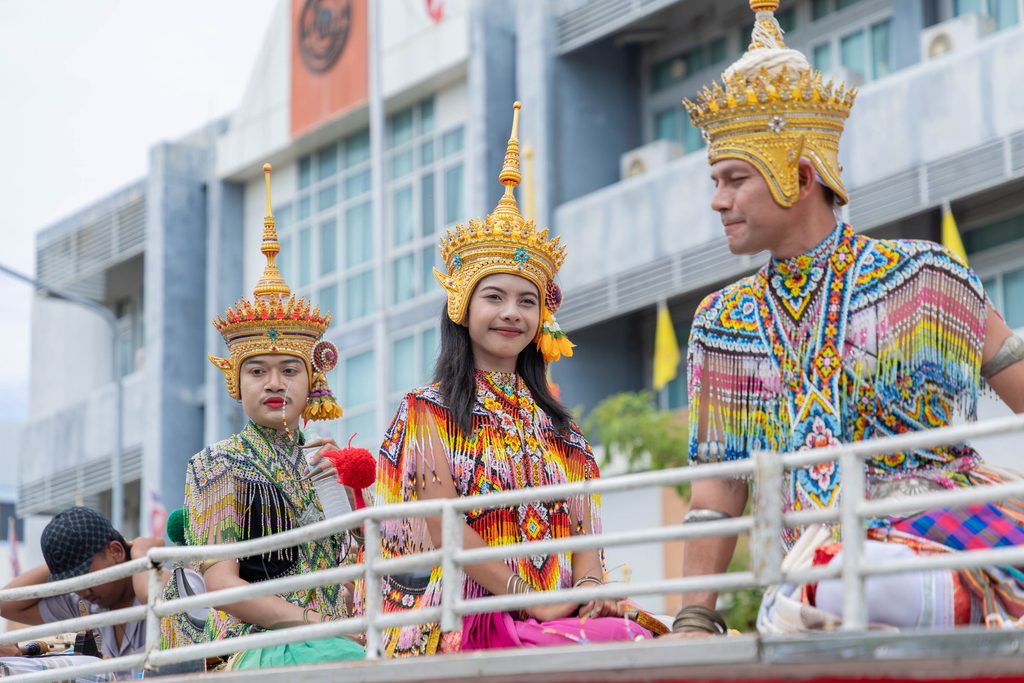 คณะครุศาสตร์ฯ ร่วมเดินขบวนสืบสานประเพณีลากพระและตักบาตรเทโว ประจำปี 2569เสริมสร้างความสัมพันธ์อันดีระหว่างมหาวิทยาลัย วัด และชุมชน - มทร.ศรีวิชัย (RMUTSV)