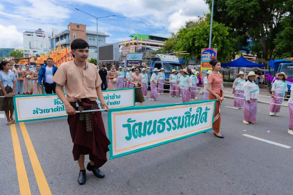 คณะครุศาสตร์ฯ ร่วมเดินขบวนสืบสานประเพณีลากพระและตักบาตรเทโว ประจำปี 2569เสริมสร้างความสัมพันธ์อันดีระหว่างมหาวิทยาลัย วัด และชุมชน - มทร.ศรีวิชัย (RMUTSV)